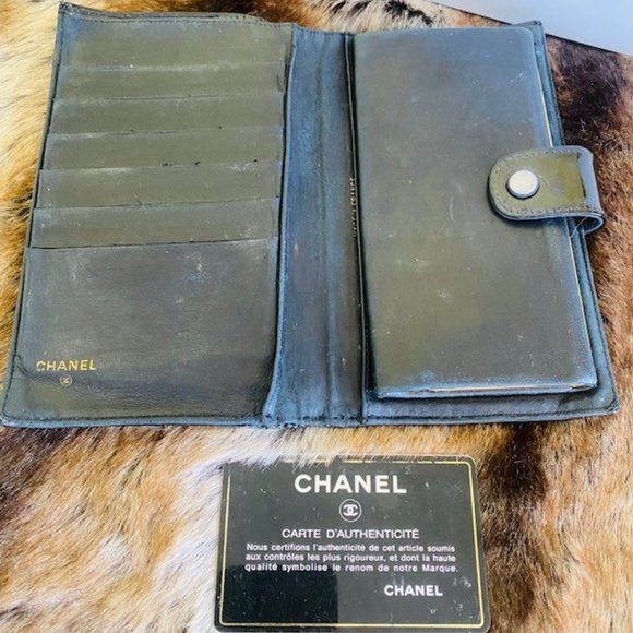 CHANEL VINTAGE BLACK PATENT LEATHER WALLET (AUTHENTIC)- SERIAL NUMBER: 4316566 - Picture 4 of 12